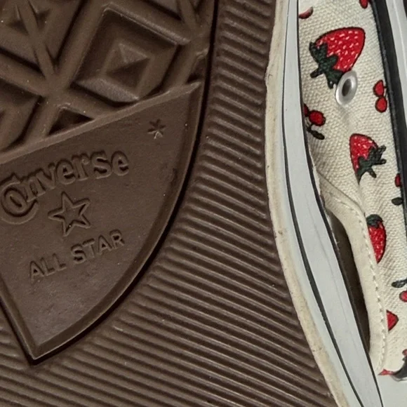 Converse All Star Strawberry Cherry Print Low Top Sneakers Women’s 8.5 - Picture 8 of 10